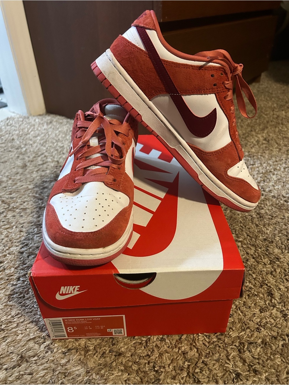 Women’s Nike Dunks Valentines Day, size 8.5